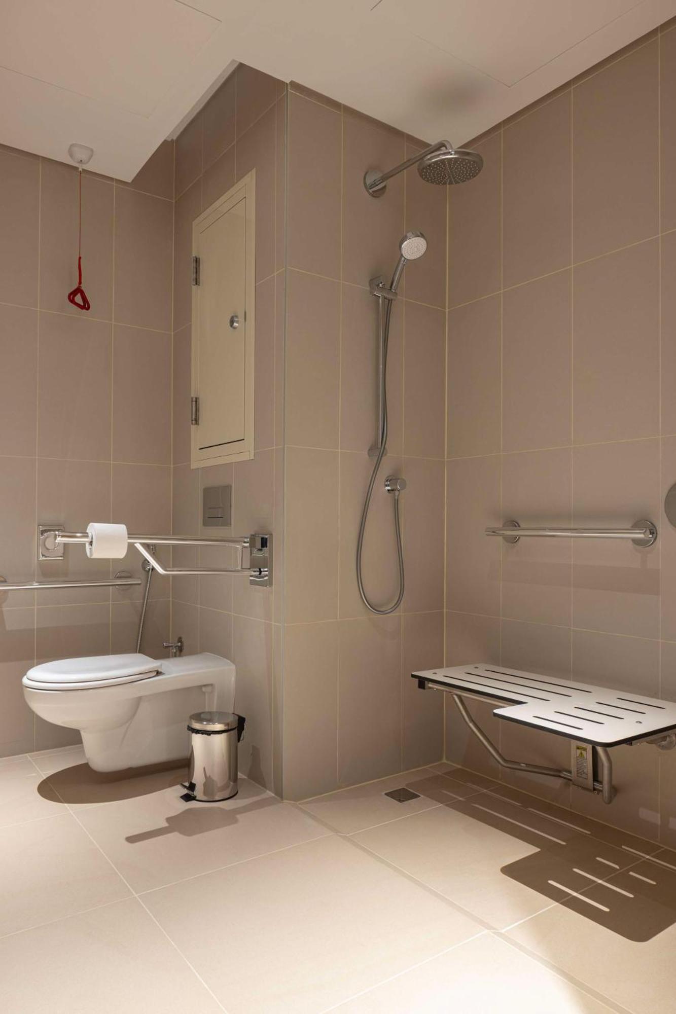 ホテル Hampton By Hilton Kuwait Salmiya クウェート エクステリア 写真