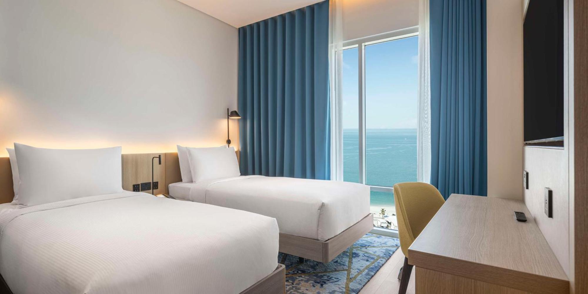 ホテル Hampton By Hilton Kuwait Salmiya クウェート エクステリア 写真
