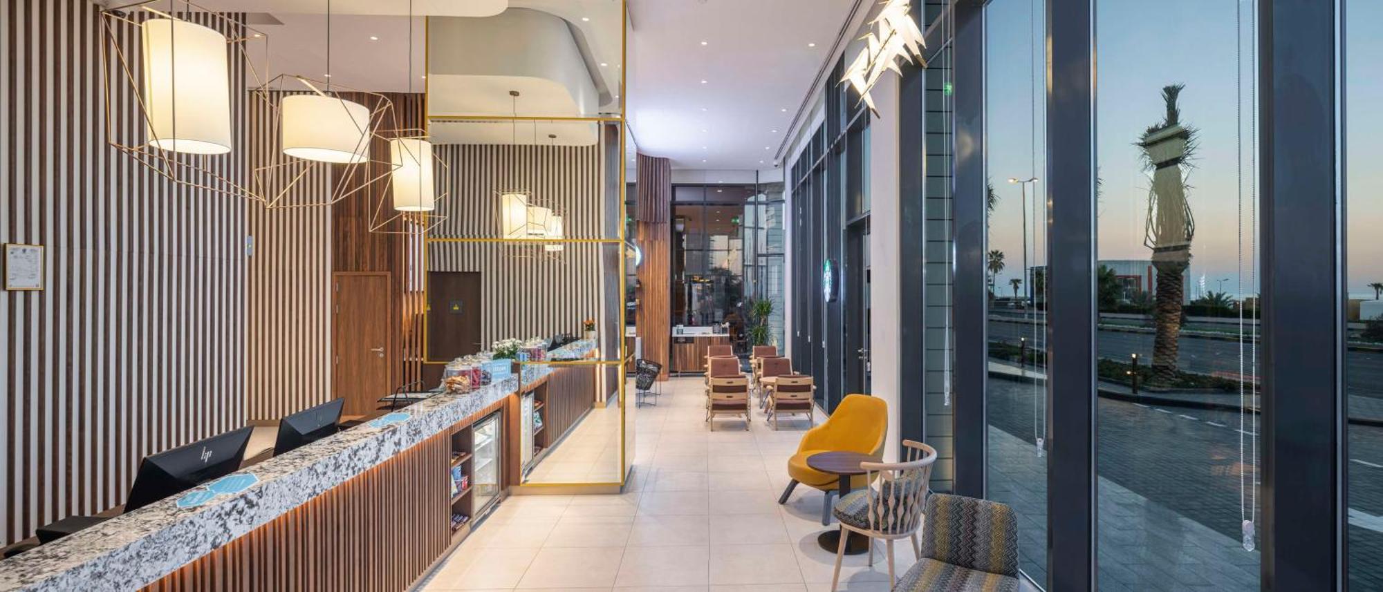 ホテル Hampton By Hilton Kuwait Salmiya クウェート エクステリア 写真