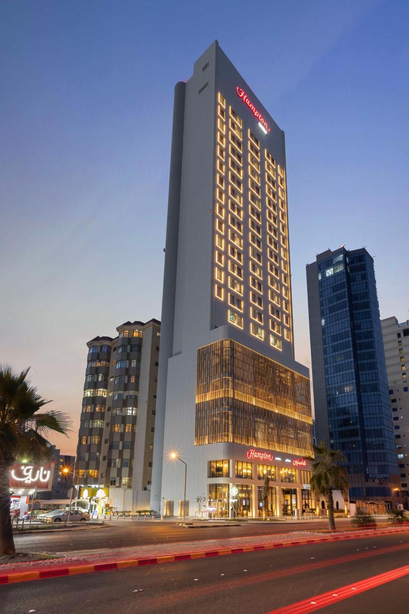 ホテル Hampton By Hilton Kuwait Salmiya クウェート エクステリア 写真